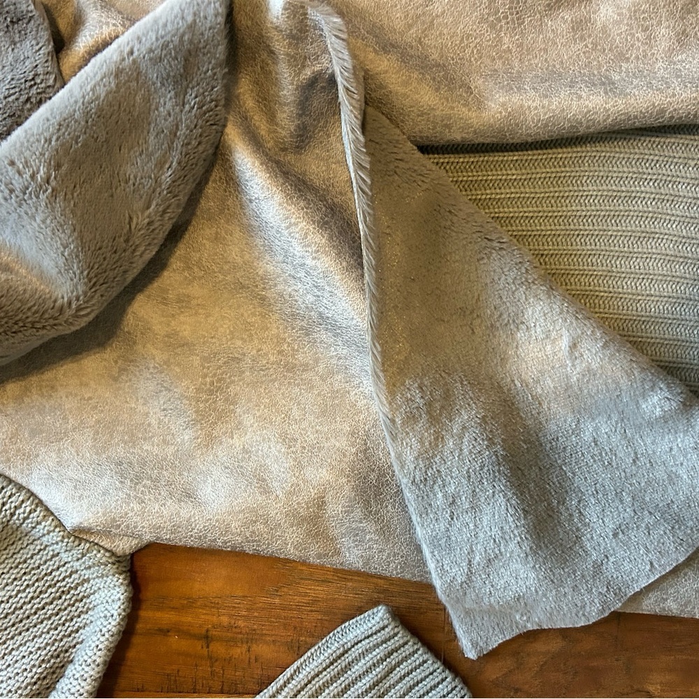 BNCI Blanc Noir Women’s Size Medium Faux Fur - Picture 6 of 8